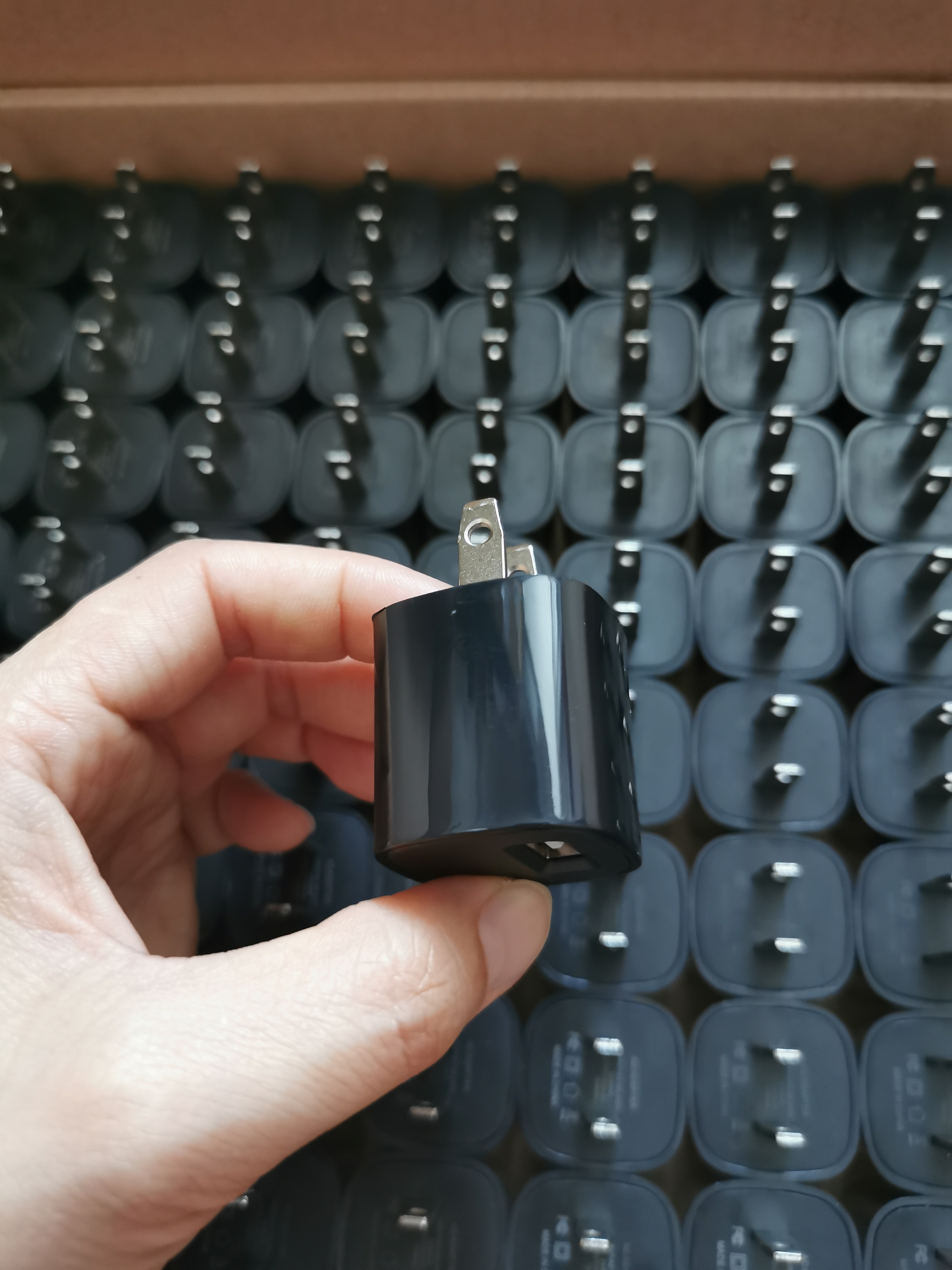 5v1a charger black