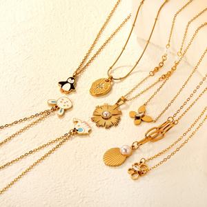 Collar de Acero Inoxidable con Colgante Minimalista de Pingüino, Conejo y Mariposa en Esmalte, con Circonitas, para Mujer - Product Image 1