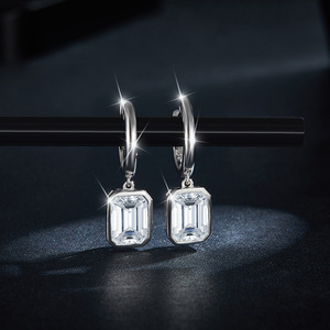 Pendientes de Aro de Moda con Piedra Mossa, Accesorios de Joyería de Silicona con Forma de Llave y Piedra Moissanita - Product Image 3