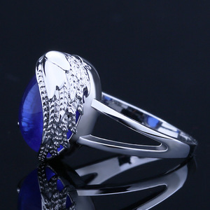 Anello creativo con ali d'angelo per donna, design con pietra blu intarsiata, gioielli eleganti e alla moda - Product Image 4