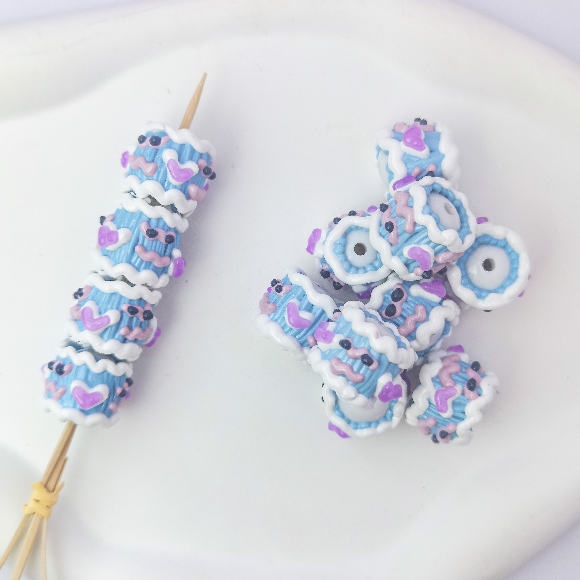 Cuenta pintada a mano con corazón azul y morado-1 pieza