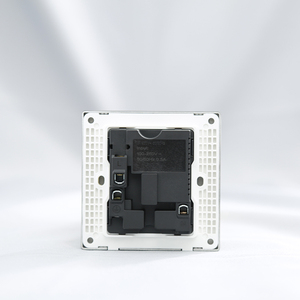 Enchufe Universal Negro Personalizado al por Mayor de 1 Salida con Interruptor, Indicador y USB A+C - Product Image 2