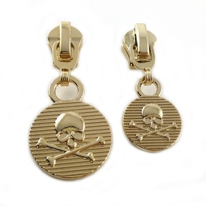 Vente en gros d'usine : Tirette de fermeture éclair en métal en forme de crâne rond - Product Image 2