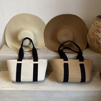 Nouveau sac de plage en coton tissé pour femme, grande capacité, couleur unie, broderie, fermeture ouverte, porté épaule ou sous le bras, loisirs, collection été 2026