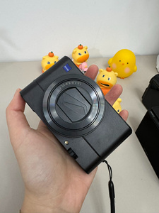 Appareil photo d'occasion Sony DSC-RX100 M5 avec objectif 20,1MP, vidéo 4K, appareil photo pour la photographie de rue - Product Image 1