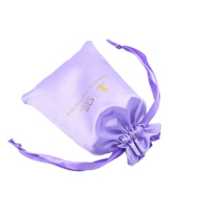 Sac en satin à cordon de serrage anti-poussière pour mèches de cheveux de différentes tailles avec logo personnalisé - Product Image 1