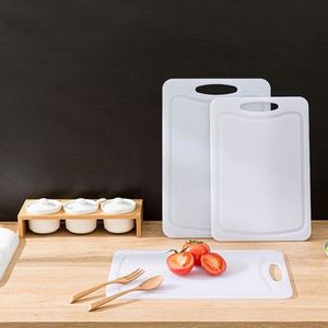 Planche à découper rectangulaire blanche en HDPE, multi-usages, pour la cuisine, échantillon gratuit - Product Image 1