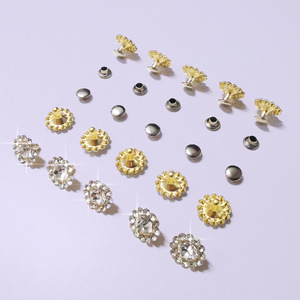 Diamant-set Sun Flower Bump Nail <span class=keywords><strong>Rivet</strong></span> pour DIY Bagages Vêtements Accessoires Accessoires Strass Nail Flower Drill - Product Image 6