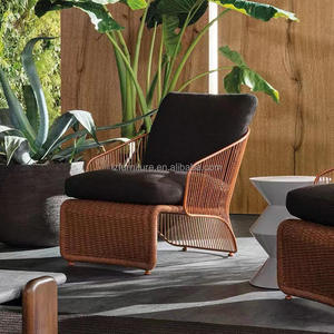 Sofá Individual de Ratán Nórdico para Exteriores, Ideal para Hoteles, Alojamientos, Departamentos, Villas, Patios, Jardines y Balcones, Diseño Hojas de Otoño - Product Image 1