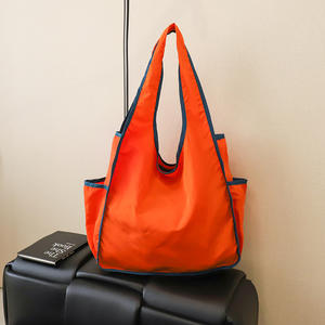 กระเป๋าช้อปปิ้งโพลีเอสเตอร์แบบพับได้ กันน้ำ สะพายไหล่เดียว แฟชั่นสั่งทำขายส่ง - Product Image 5