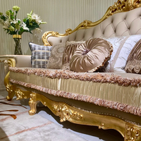 Ensemble de canapés de luxe en bois massif sculpté de style européen, finition feuille d'or, cadre en bois, ensemble de canapés royaux, mobilier de salon de luxe pour projet de villa