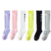 Nouveau modèle de chaussettes de compression antidérapantes et anti-humidité pour le fitness, la course, le yoga et le football, vente en gros