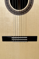 Gitar Klasik Aiersi dengan Topboard Spruce Solid Alami, Back & Side Rosewood, Desain Bracing Lattice, dan Armrest, Senar Nylon