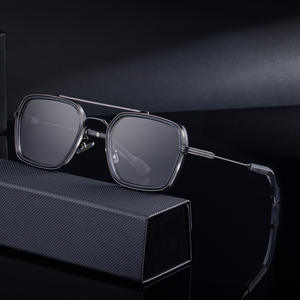 Nuevas Gafas de Sol con Marco Cuadrado para Hombre, Protección UV400, Marco de Metal Negro y Plástico, Lentes de PC, Aleación de Zinc, Estilo Aviador, para Uso en Exteriores - Product Image 3
