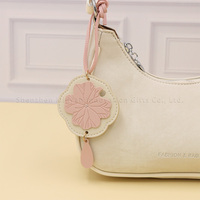 Pendentif exquis en cuir PU en forme de feuille de lotus, breloque de sac portable et tendance, idéal comme décoration vestimentaire pour l'été
