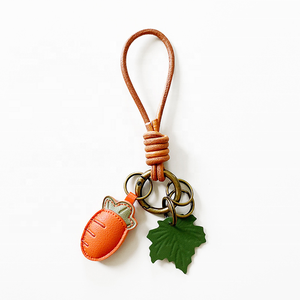 Porte-clés Y2K Fraise, Fruits & Noix, Fait Main en Cuir PU et Corde de Cuir de Vachette, Délicat pour Voiture - Durable & Écologique - Product Image 5