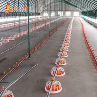 Système de ligne d'alimentation en plastique entièrement automatique, mangeoire à bac, abreuvoir à tétine, contrôle précis de la température pour l'élevage de volailles, poulet de chair
