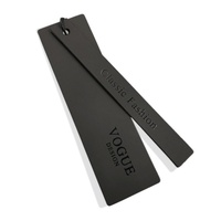 Étiquettes suspendues en papier écologiques personnalisées, couleur CMYK, forme sur mesure, impression sérigraphique, gaufrage, dorure à chaud, finition UV brillante pour vêtements