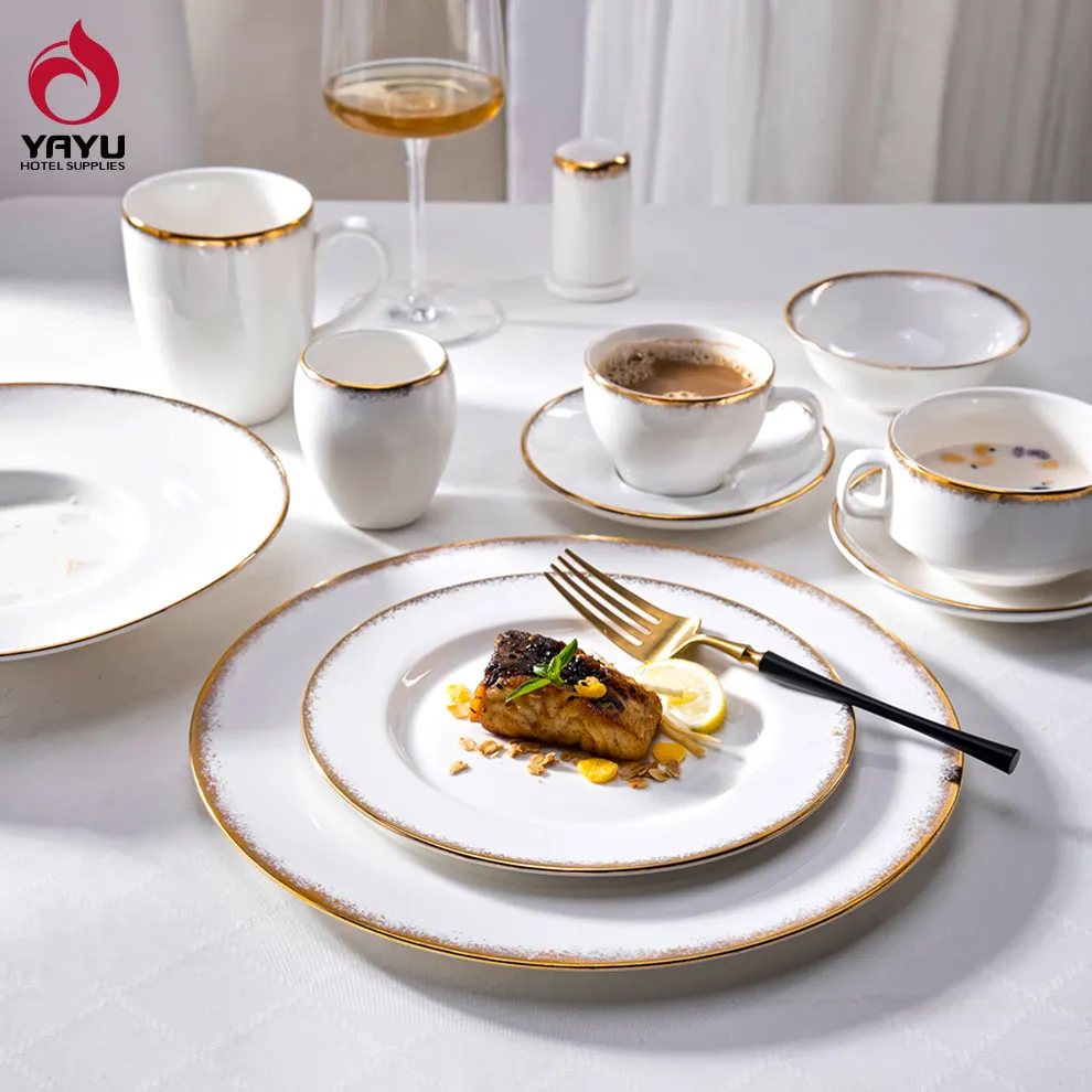 Groothandel Portugees Restaurant Vaisselle Gouden Rand Reliëf Europese Luxe Porselein Diner Platen Witte Keramische Servies Set