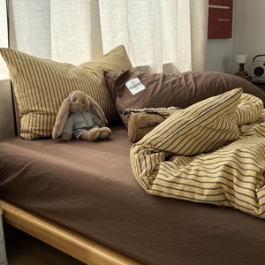 Set di Biancheria da Letto Premium Morbido a Righe Vintage, Set Copripiumino 4 Pezzi con Stile Maillard e Finitura Stropicciata per Casa e Hotel - Product Image 2