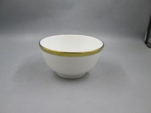 Service de table en céramique de luxe à bordure dorée - Assiettes et bols blancs minimalistes pour la maison et les restaurants - Product Image 3