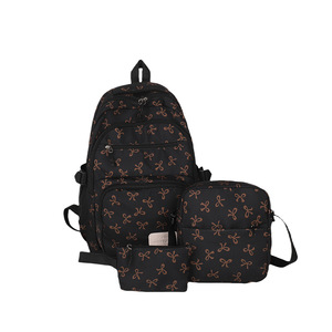 Zaino Vintage a Tema Fragola per Studentesse, Nuovo Set Trendy di Tre Pezzi con Borsa a Tracolla - Product Image 5