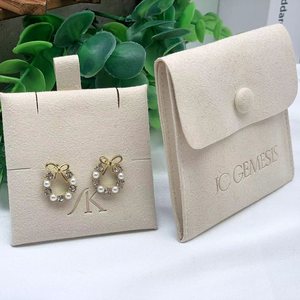 Bolsa de Joyería Personalizada JUNE con Logotipo Grabado, Bolsa de Regalo de Gamuza Pequeña con Soporte para Joyas - Product Image 3