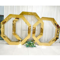 Présentoir professionnel de pièce maîtresse de fleur en métal doré 2025 pour les décorations de table de mariage et les arrangements supérieurs