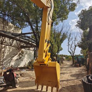 รถขุดตีนตะขาบมือสอง Komatsu PC240-8 ของแท้จากญี่ปุ่น ราคาถูก พร้อมมอเตอร์ เครื่องยนต์ เกียร์ ปั๊มเกียร์ และลูกปืน - Product Image 3