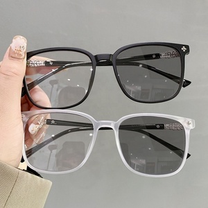 <span class=keywords><strong>Lunette</strong></span> photochromique anti lumière bleue rectangle mate transparente grise <span class=keywords><strong>lunette</strong></span> photochromique anti reflet homme lunettes à changement de couleur - Product Image 4