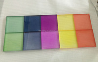 Farbstoff farbiger Kunststoff Hart fester Acryl würfel Hochglanz Finish Bunter gegossener Plexiglas PMMA Block