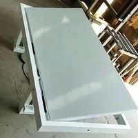 Solution gain de place, porte coulissante cachée personnalisable de petite taille pour sous-sol