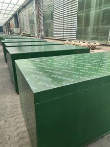Lámina de Contrachapado Marino de Plástico PP Verde de 4x8 y 18 mm con Revestimiento de Película para Construcción, Diseño Industrial, para Panel de Encofrado - Product Image 1