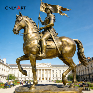Esculturas <span class=keywords><strong>de</strong></span> Mujer a Caballo con Bandera, Hechas a Mano en Latón Dorado, Estatua Femenina <span class=keywords><strong>de</strong></span> Latón, Heroica <span class=keywords><strong>Juana</strong></span> <span class=keywords><strong>de</strong></span> <span class=keywords><strong>Arco</strong></span> con Bandera - Product Image 2