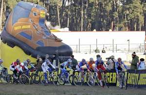 Réplique gonflable géante blanche de vélo de PVC avec le logo et le ventilateur, modèles gonflables de bicyclette, cycle géant gonflable - Product Image 4