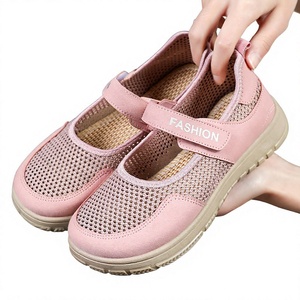 Chaussures d'été respirantes à semelle souple pour femme, style grand-mère, en microfibre, à bout large, grandes tailles, confortables, avec fermeture Velcro, pour pieds larges - Product Image 1