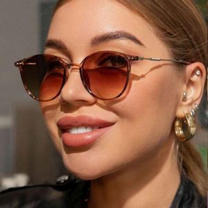 Lunettes de soleil rondes rétro punk pour hommes et femmes, avec logo personnalisé, monture large, protection UV400, collection 2025 - Product Image 2