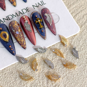 20 pièces/sac Vente en gros Charmes pour ongles en forme d'ailes d'ange dorées/argentées en vrac Décoration d'art d'ongles en alliage 3D Designs d'ongles en forme d'ailes d'ange - Product Image 2