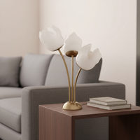 Lampe de bureau moderne nordique OEM ODM, design italien, LED 3500K blanc chaud, acier, crème, abat-jour en verre en forme de fleur, éclairage de table