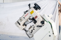 Machine à coudre Singer 300U Serger avec tête inclinable pour la couture de bordures de matelas et la surjauge en point de chaînette