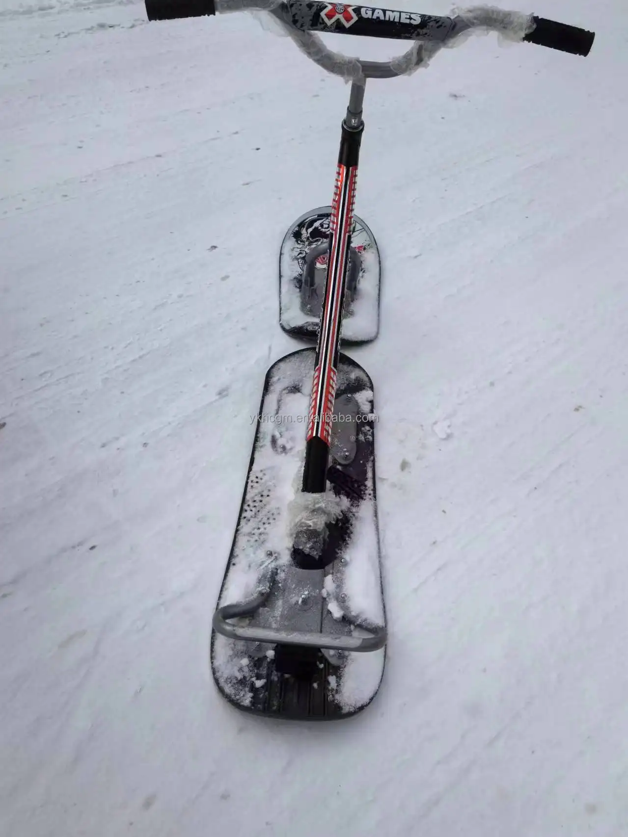 سكوتر على الثلج سباق الثلج الكبار لحيل التزلج على الجليد