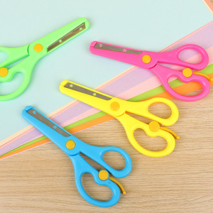 กรรไกรโลหะสำหรับเด็ก ปลายมน 135 มม. สแตนเลส สำหรับเด็ก ตัดกระดาษงานฝีมือ - Product Image 3