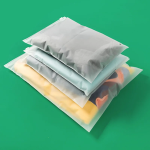 Bolsas de PVC Esmerilado con Cierre - Bolsas de Embalaje Transparentes y Duraderas sin Polvo para Chaquetas, Calcetines, Toallas - Venta al por Mayor en Existencia - Product Image 6