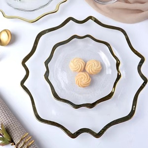 Ensemble de plats de service en verre transparent avec bord doré, motif floral en émail, décoratif pour les fêtes et les mariages - Product Image 6