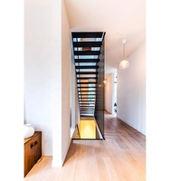Escalier moderne en marbre et métal, marches industrielles en bois massif, en acier, préplumées, avec LED intelligente, marche européenne et américaine