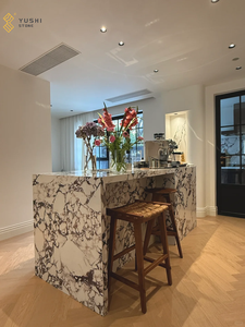 طاولة جزيرة من رخام كالاكاتا فيولا المخصصة من YUSHI، سطح مطبخ عصري بتصميم بلغاري للفنادق والفلل - Product Image 3