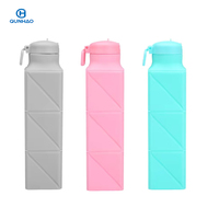 Bouteille d'eau pliable en silicone sans BPA réutilisable de 650 ml (22 oz) pour la salle de sport, le camping, la randonnée, les voyages et les sports