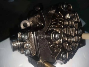 Pièces de moteur Pompe à carburant Pompe à huile haute pression pour Ford Transit 2.2L OEM LC1Q-9B395-AA Pompe à huile de réservoir - Product Image 6