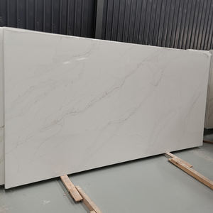 ODM/OEM TMZ - Losa Grande de Piedra Artificial Pulida 5052 Calacatta Leon, Material Moderno para Mostradores de Recepción en Hoteles y Espacios de Lujo - Product Image 2