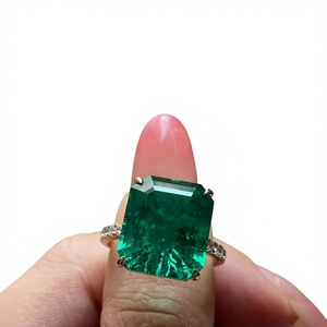 Bague classique en or 14 carats avec émeraude taille émeraude et accents de diamants, style fiançailles classique, certifiée IGI - Product Image 1
